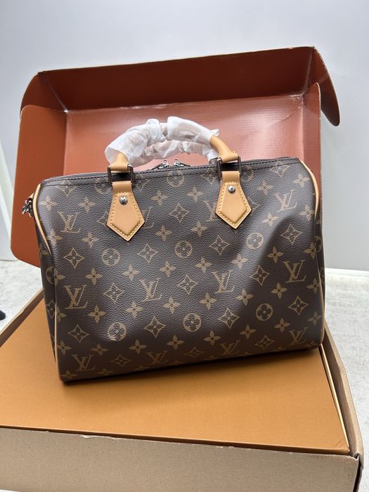 Сумочка в стилі LV