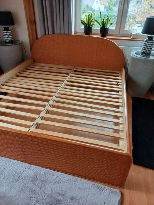 Łóżko do sypialni ratan