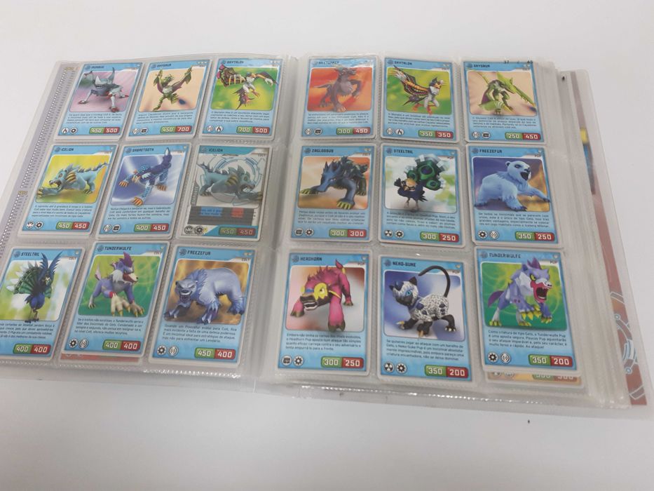 Jogo de cartas colecionáveis INVIZIMALS