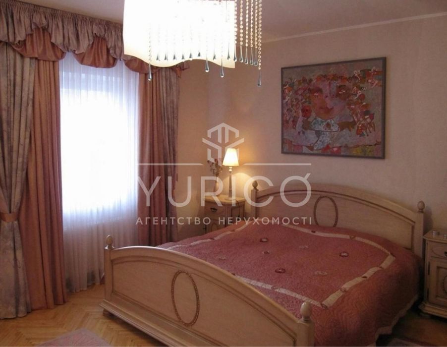 Козин. Продаж будинку з басейном.