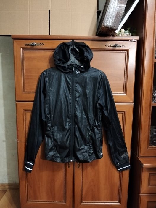 Одяг, куртка  Under Armour.