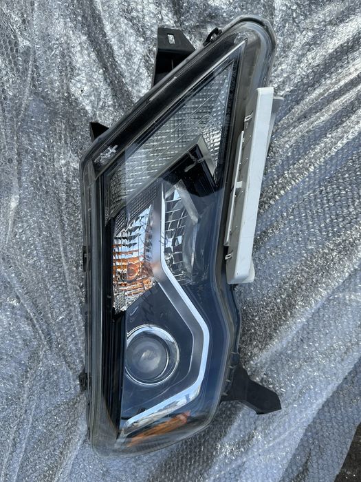 Фара правая Nissan Pathfinder 2013-16 гг R52