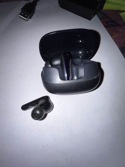 Auriculares In-Ear bluetooth com caixa de carregamento