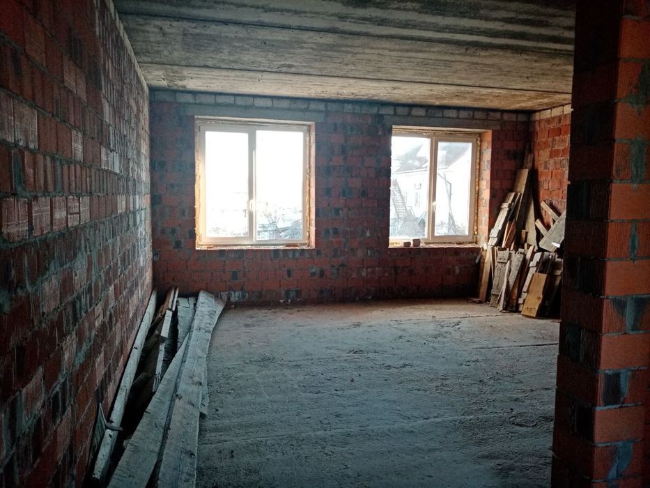 Дом таунхаус, половина 210м² житлової площі+70м² підвал