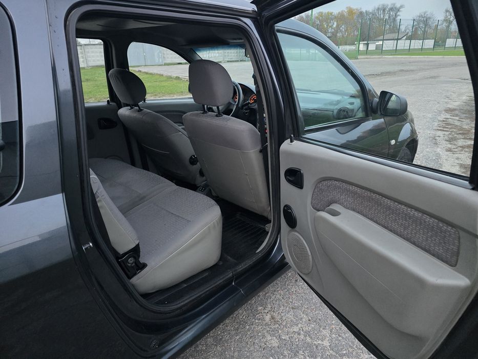 Dacia Logan (7 МІСЦЬ)