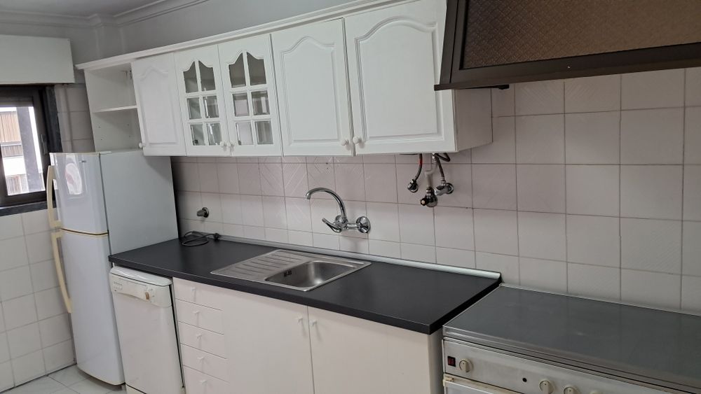 T1, com cozinha equipada na Parede