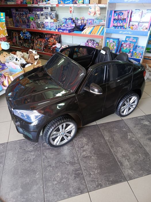 BMW X6M na akumulator