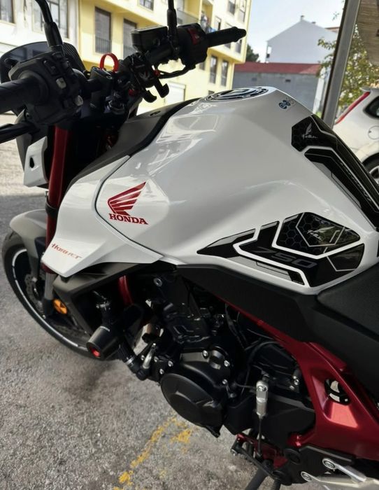 Cb 750 hornet 2024 com 9900km varios extras, com garantia