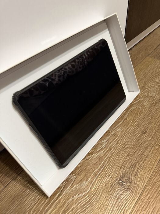 Планшет Oukitel RT5 10.1″ 8/128 ГБ, 4G, 10000 мАг — захищений, з коробкою та зарядкою