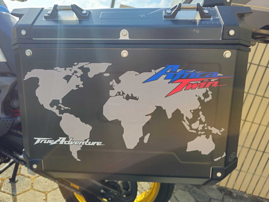 Vendo Honda Africa Twin Adventure Sports de 2019, com apenas 17.800 km, em excelente estado geral, muito estimada e pronta para qualquer aventura.