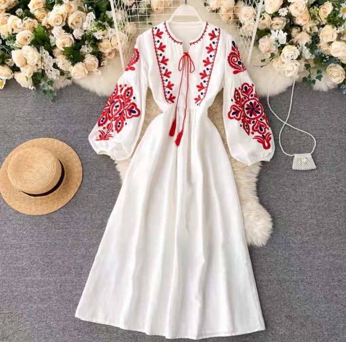 Красива вишита сукня