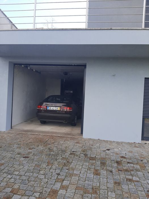 CARINA  E  1600 toyota