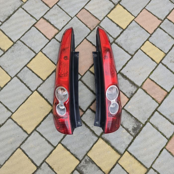 Задні ліхтарі стопи Ford Fiesta Mk5  E410876