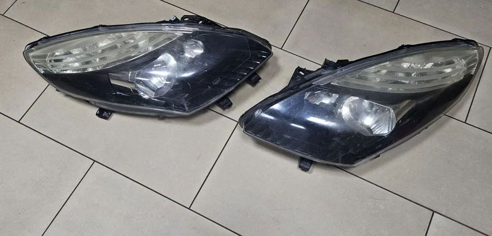 Lampa przednia / przód prawa / Renault Scenic III