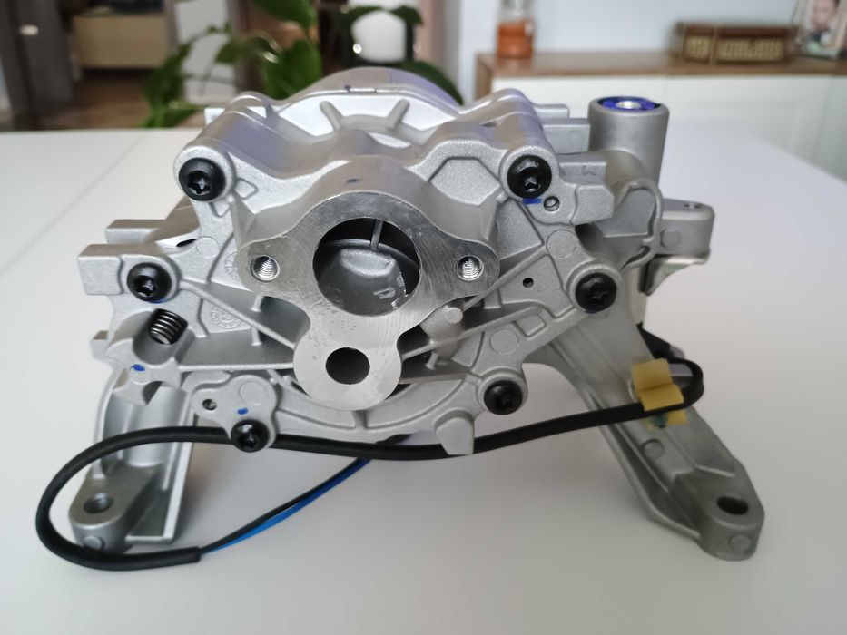 Pompa oleju Jaguar XE , Land Rover  2.0 D,  204DTD , 204DTA , LR087668