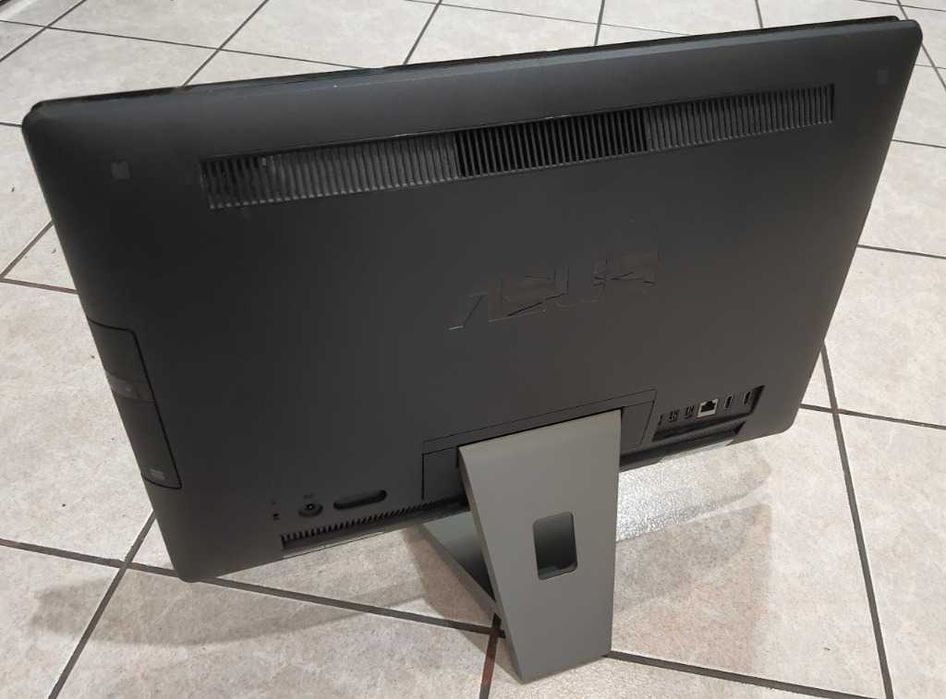 Komputer AiO Asus ET2210I Intel i3, 4GB RAM, HDD 250 GB