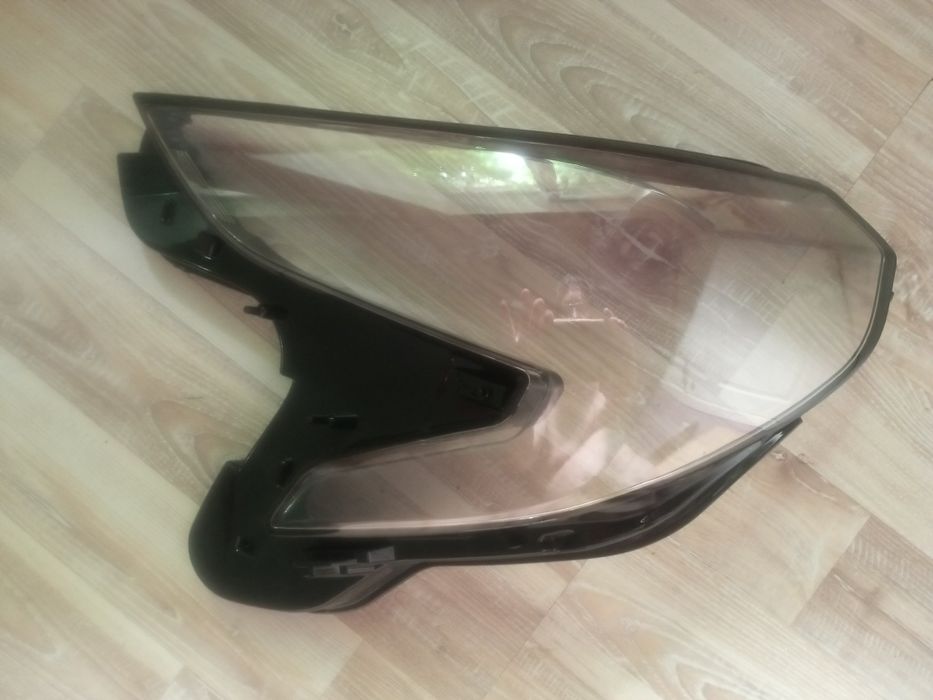 Стекло левой фары новое GMC Terrain с17 года