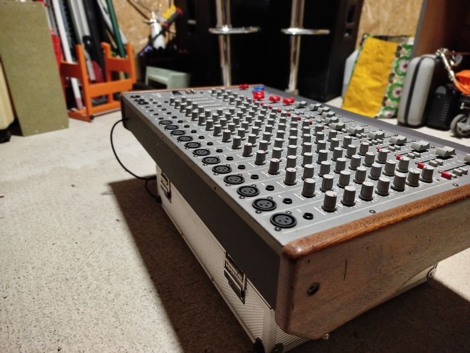 Mesa de som mynah 12-4-3