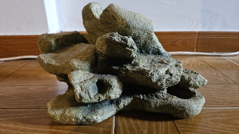 Rocha Grande de Plástico com Toca para Aquário