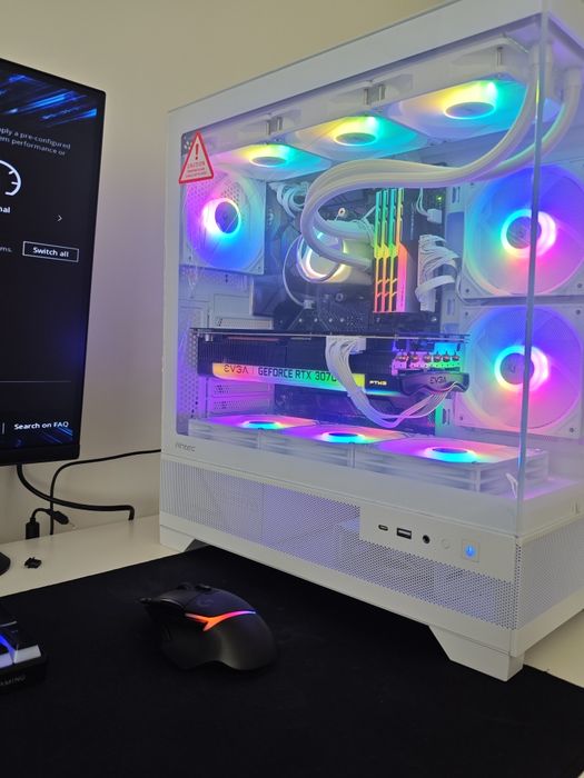 PC Gaming High-End RGB White/Black Edition