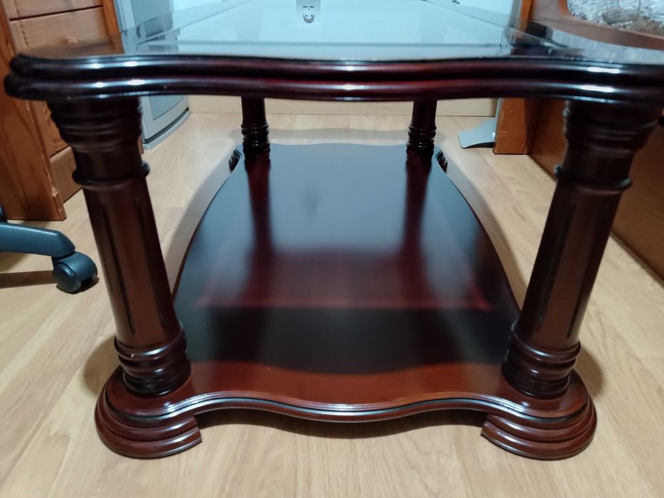 Mesa em mogno com tampo em vidro