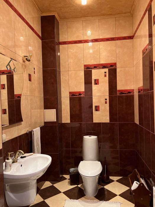 Продаю класний,стильний будинок,всього 10хв до Парку Шевченка та Озера