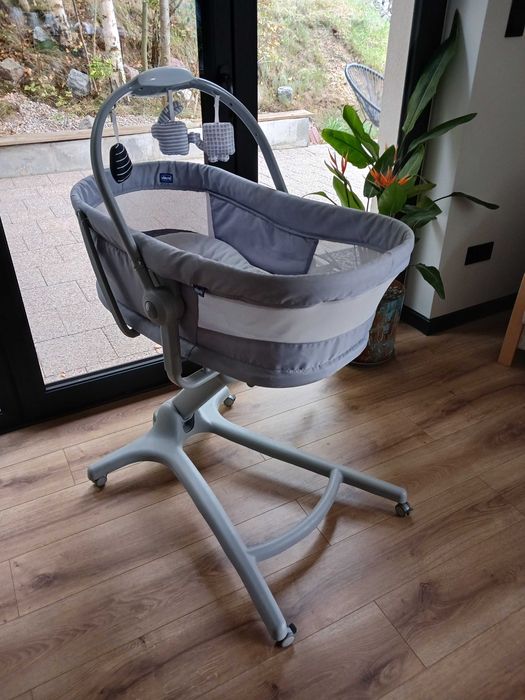 Łóżeczko na kółkach Chicco Baby Hug szare