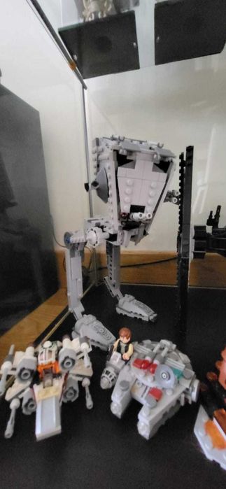 Vendo Sets de Lego Star Wars (Montados) e Capacetes Coleção P.Agostini