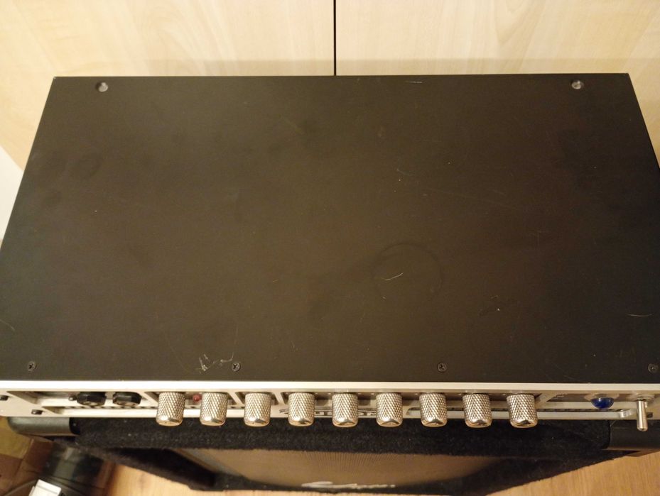 Kustom DE-200HD wzmacniacz basowy head