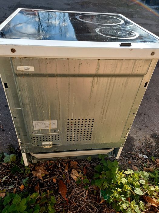 Kuchnia elektryczna z piekarnikiem