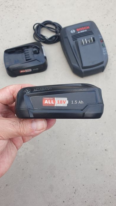 Aparafusadora Bosch (com avaria) + 2 Baterias e Carregador
