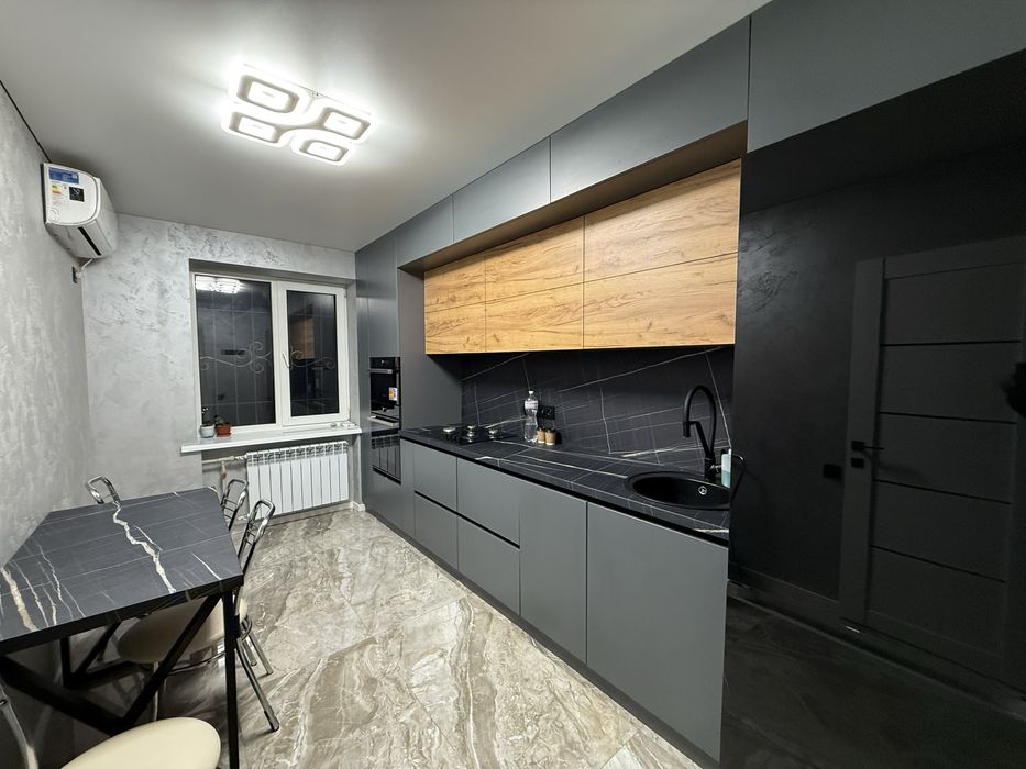 Трехкомнатная квартира с новым ремонтом возле ДТ "Южный Буг".2/9 кирпи