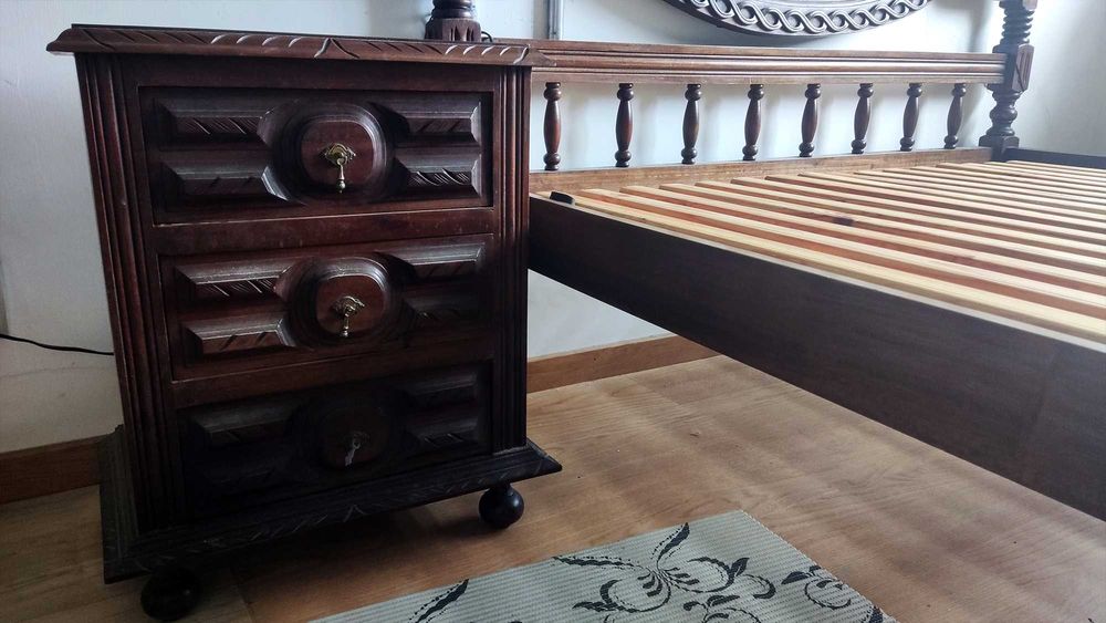 Cama + 2 Mesas de cabeceira