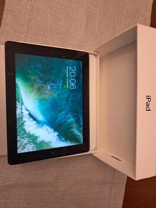 iPad 4 generacji. Niedrogi prezent dla dziadków. Super stan.