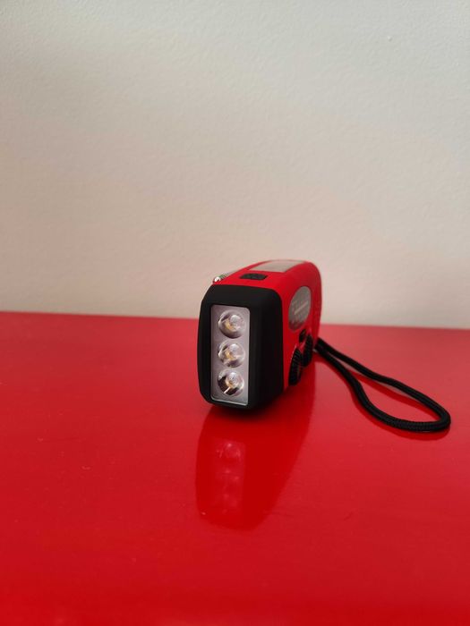 Rádio Solar de Emergência Portátil