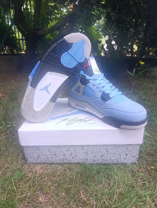 Air Jordan 4 Retro „University Blue”