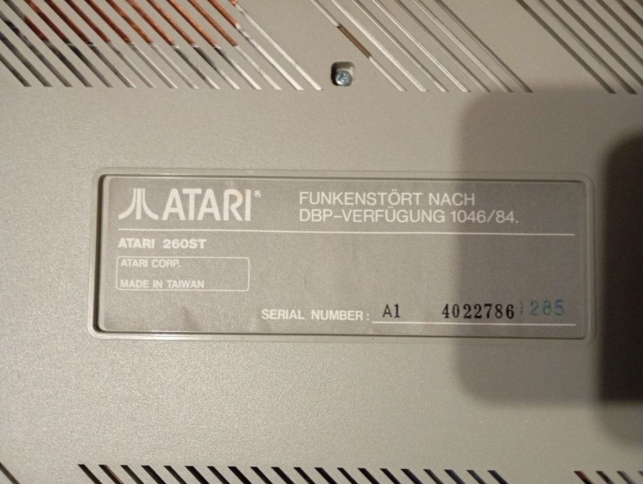 Komputer Atari 260 ST w stanie kolekcjonerskim