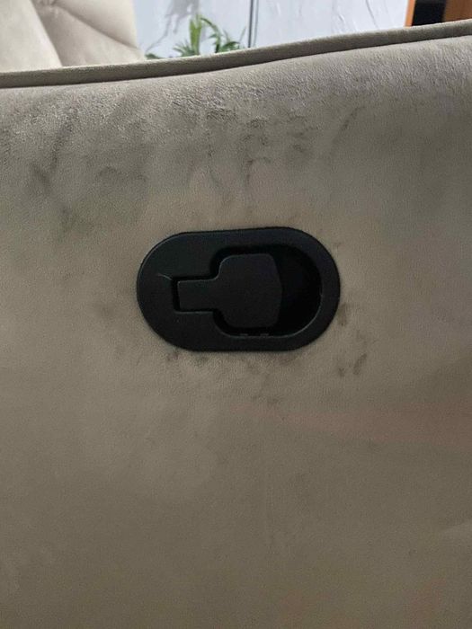 Fotel z podnoszonymi nogami do góry jak nowy