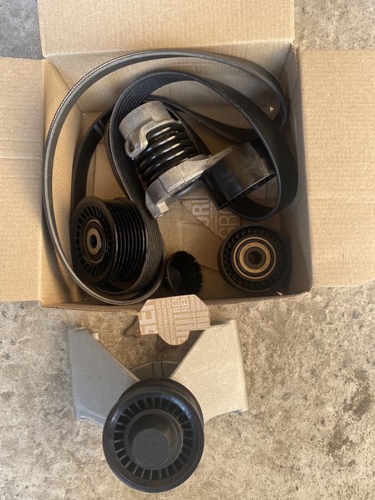 Ремень конционера и натяжной ролик 1172001Q2N