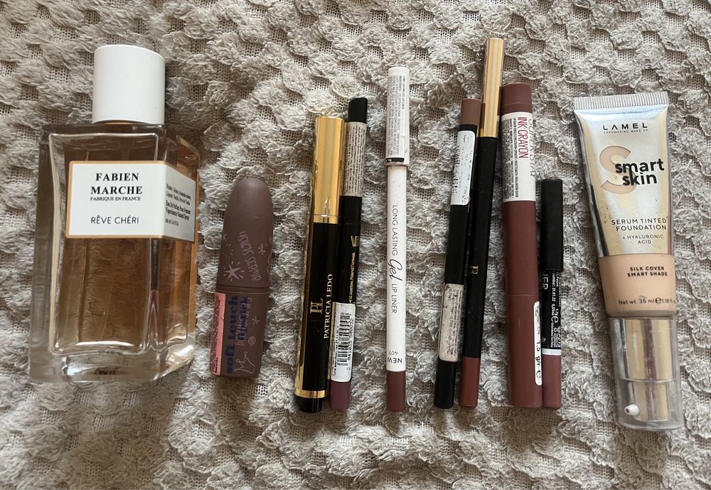 Розпродаж косметики, лот косметики, олівці для губ