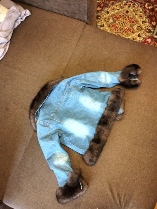 Джинсова курточка з хутром мехом