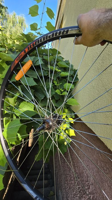 Колеса 28 дюймів касета, тріскачка, динамовтулка переднє