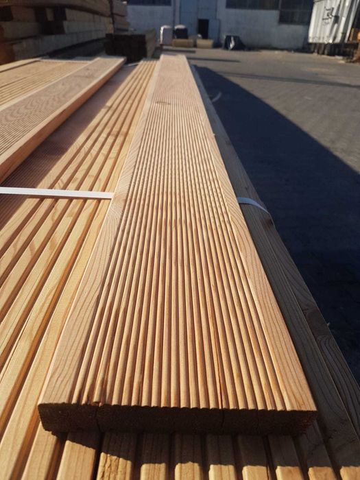 Deski tarasowe modrzew syberyjski 28x150mm ryflowana i gładka deska