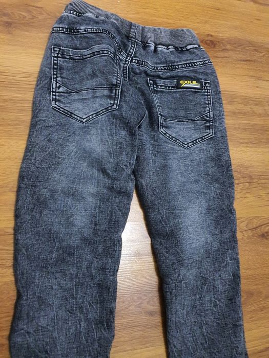 Dżeginsy 122/128 spodnie chłopięce