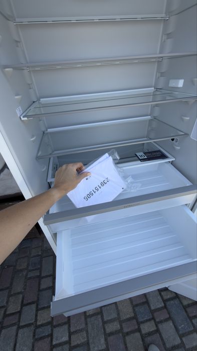Преміальний вбудований холодильник Electrolux  як новий No Frost | 376 л | 2025