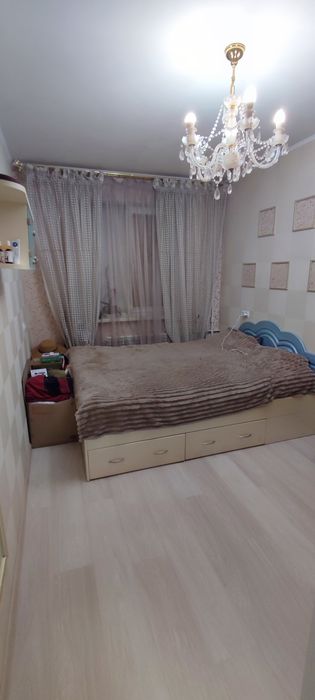 Продам  трехкімнатну квартиру  в центрі