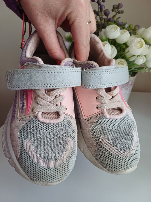 Легенькі кросівки