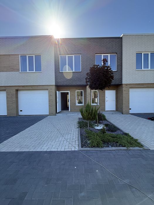 Продам таунхаус з гаражем