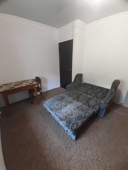 Хозяин : сдам комнату,  в частном доме,  район центрального стадиона