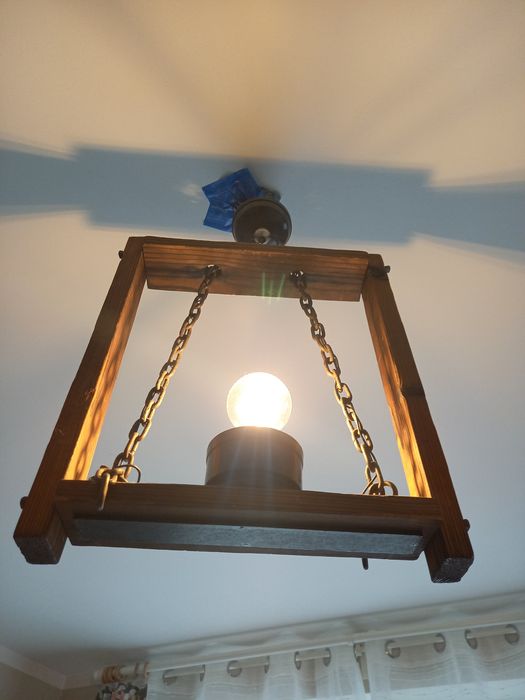 Stara lampa sufitowa drewniana
